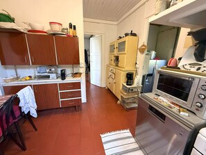 Kylskåp, ugn, spishäll och diskmaskin