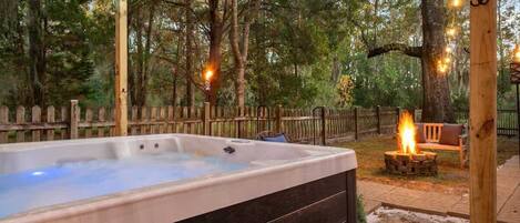 Outdoor spa tub