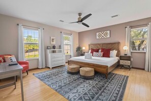 4 habitaciones, tabla de planchar con plancha, cuna de viaje y wifi 