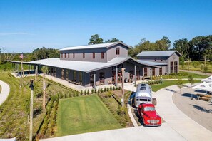 Exterior - The Tranquil Token-Hot Tub & Ping Pong Table (North Charleston)