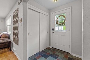 Interior - Spacious 4BR Home-Big Yard, Huge Driveway (Pittsburgh)