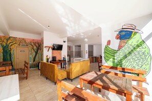 Hallway - Lazy Roo Hostel Saranda (Sarande)