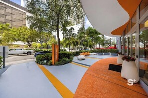Property grounds - Stylish 2BD Condo by Brickell City Centre | Pool & Gym (Miami)