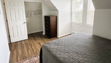 1 habitación, tabla de planchar con plancha, cuna de viaje y wifi