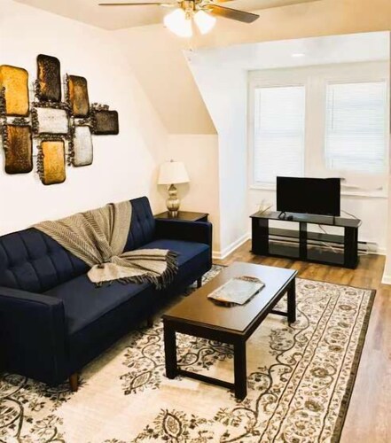Cozy 1BR Retreat - Private - Near City