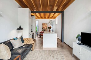 Televisio, stereot, työhuone