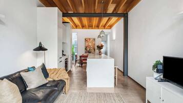 Televisión, estéreo y oficina