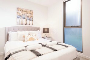 3 bedrooms, desk, iron/ironing board, free WiFi