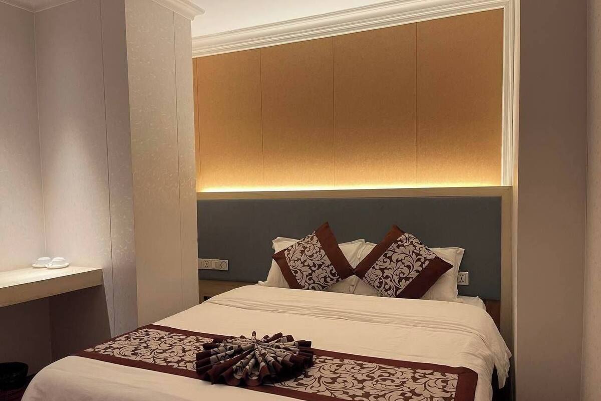 Standard Single Room, 1 Double Bed | In-room safe, desk, free WiFi
