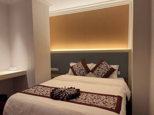 A1 Royal hotel Riverside 