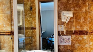 华丽双人房, 城市景观 | 客房内保险箱、办公桌、免费 WiFi