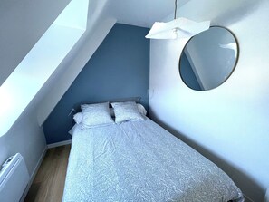 4 bedrooms, iron/ironing board - Charming house for rent Lancieux bourg (8 min walk from the beach) (Lancieux)