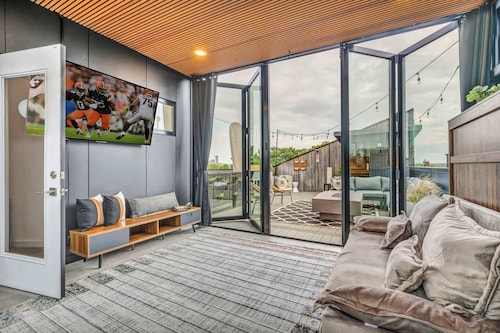 Luxury Rooftop Oasis Tremont