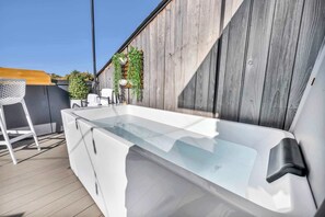 Bain à remous extérieur