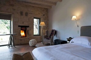 5 bedrooms, iron/ironing board, travel cot, free WiFi