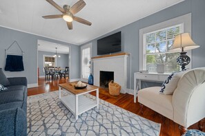 Smart TV, fireplace, books, offices - Close to WEC, Beach, Crystal River, & Everything in Central Florida (Ocala)