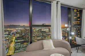 TV - 180-Degree Views with Premier Executive Style Living (Melbourne)