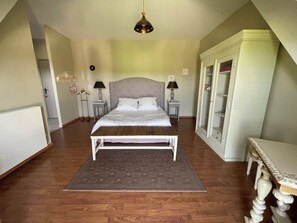 1 Schlafzimmer, Schreibtisch, Reisekinderbett, kostenloses WLAN