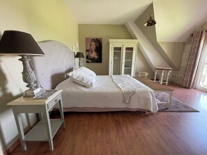 1 Schlafzimmer, Schreibtisch, Reisekinderbett, kostenloses WLAN