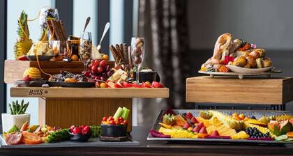 Near King of Prussia | Free Shuttle. Dining. Gym.