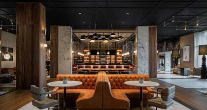 Philly Suburb Base | Pool. Bar. Gym.