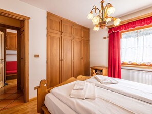 2 Schlafzimmer, Reisekinderbett, kostenloses WLAN