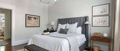 4 bedrooms, desk, iron/ironing board, WiFi