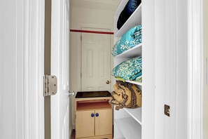 Interior - Oceanfront | Pet Friendly | Private Pool | Hot Tub (North Topsail Beach)