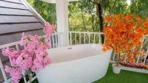 Deluxe Villa, 3 Bedrooms, Pool View | Deep soaking bathtub - Ongsa Poolvilla Udonthani (Udon Thani)