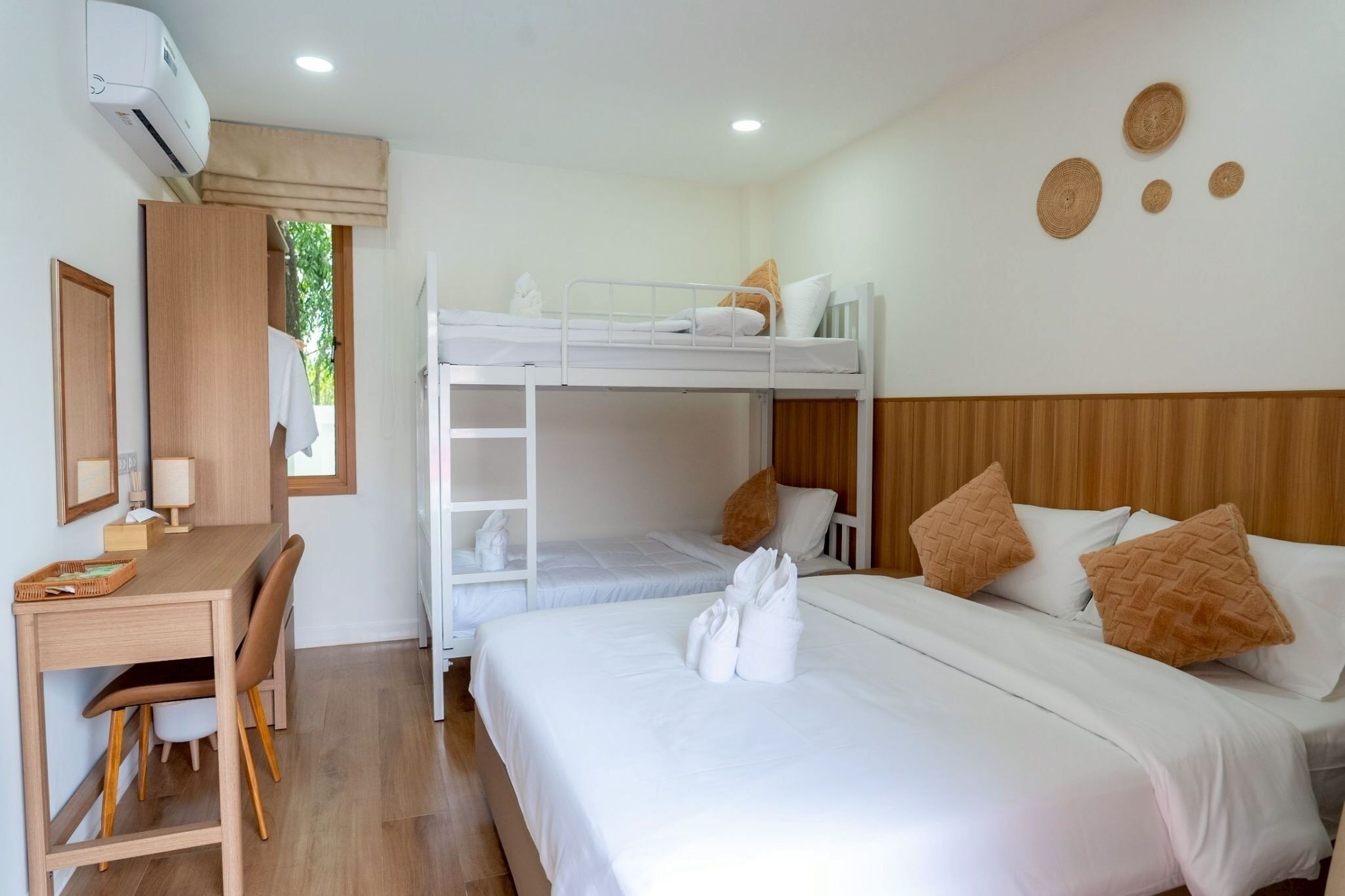 Deluxe-Villa, 3 Schlafzimmer, Poolblick | 3 Schlafzimmer, kostenloses WLAN, Bettwäsche
