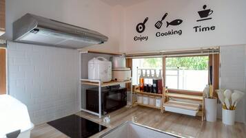 Deluxe Villa, 3 Bedrooms, Pool View | Shared kitchen | Microwave, rice cooker