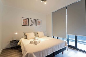 2 室のベッドルーム、アイロン / アイロン台、WiFi、ベッドシーツ