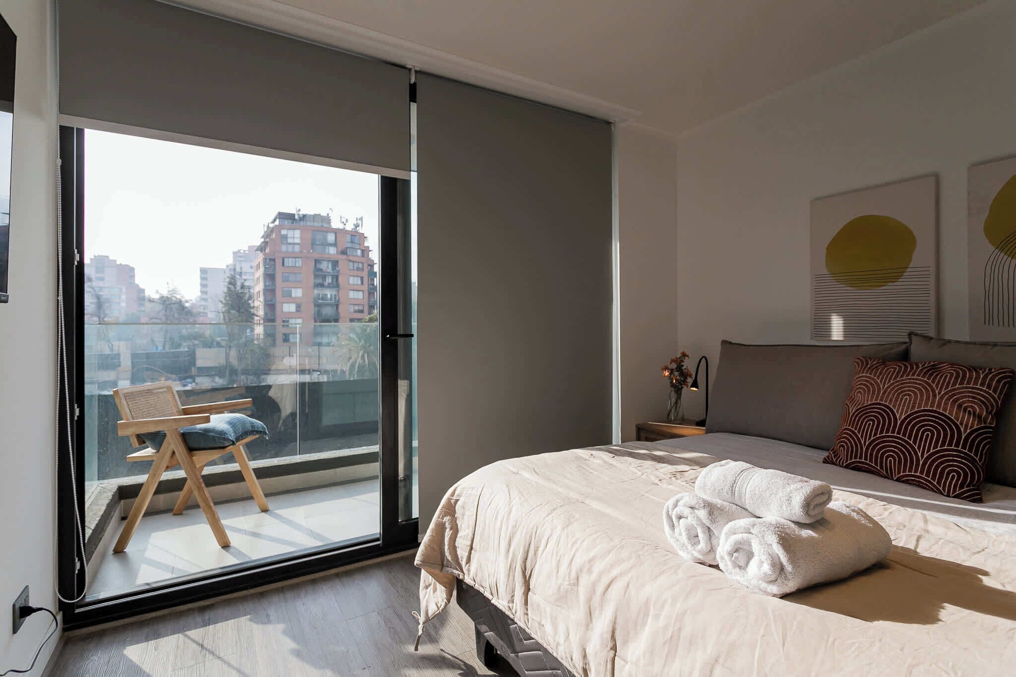 3 habitaciones, tabla de planchar con plancha, wifi y ropa de cama 