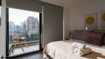 3 habitaciones, tabla de planchar con plancha, wifi y ropa de cama