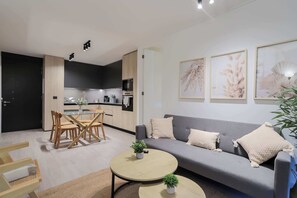 TV, offices - Stylish 2BR | Las Condes Comfort for 5 Guests (Las Condes)