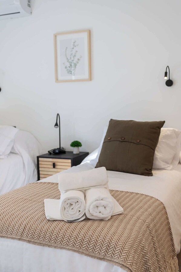 2 bedrooms, iron/ironing board, WiFi, bed sheets
