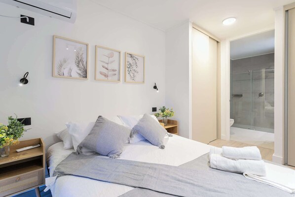 1 habitación, tabla de planchar con plancha, wifi y ropa de cama 