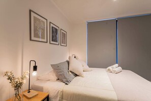 2 habitaciones, tabla de planchar con plancha, wifi y ropa de cama 