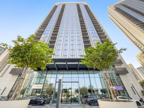 Exterior - Elegant 4BR Harbour | Stay City Views & Pool Access in Prime Location (Dubai Creek Harbour)