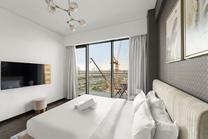 2 bedrooms, desk, iron/ironing board, WiFi