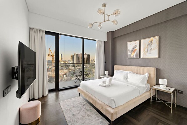 2 bedrooms, desk, iron/ironing board, WiFi