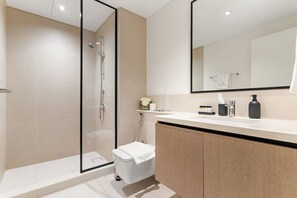 Secador de pelo y toallas