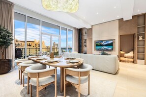 Interior - Dubai 3BR Beach Apartment with Ocean Views, Pool, and Gym Access (Palm)