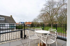 Unclassified image, 4 of 13, button