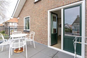 Unclassified image, 3 of 13, button