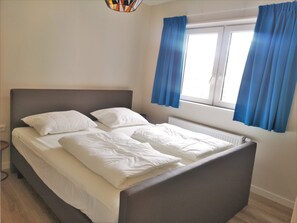 2 bedrooms, WiFi, bed sheets