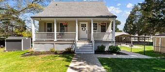 Spacious 4 Bed & 3 Full Bath Home in Bristol, RI - 300ft from the water