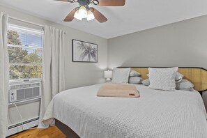 4 bedrooms, desk, iron/ironing board, free WiFi