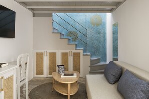 Deluxe Suite | Living room