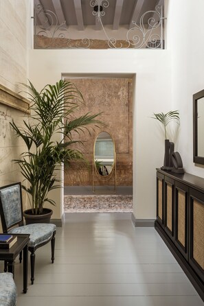 Interior entrance - Alma Syros (Syros)
